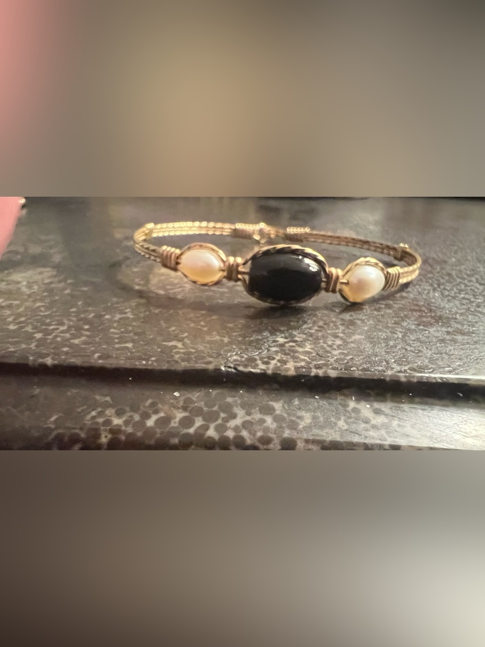Gold Wire-Wrapped Bracelet with Black Onyx and Pearl Accents Ronaldo brand - Picture 4 of 5